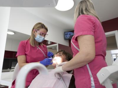 LIDIJA PRPIĆ, dr.med.dent. i Ivana Olujić, dentalna asistentica 